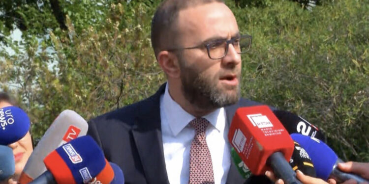 Mos u çudisni kur të vetëshpallet Mbret”, Bardhi sfidon Bashën: Nëse mbështetet nga 18 deputetë, i 19-i do jem unë