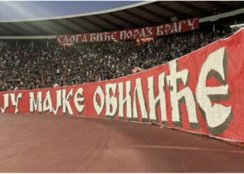 Nuk ndalen skandalet në futbollin serb! Tifozët e Crvena Zvezdës “nderojnë” terroristin e vrarë në Kosovë