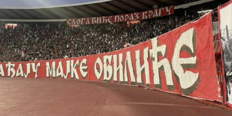Nuk ndalen skandalet në futbollin serb! Tifozët e Crvena Zvezdës “nderojnë” terroristin e vrarë në Kosovë