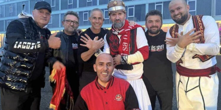 Sylvinho bën shqiponjën dhe takohet me “Skënderbeun” në Pragë, entuziazëm pak orë para ndeshjes