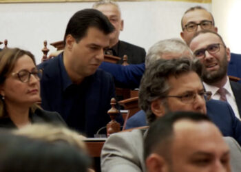 VIDEO/ Debat i ashpër, zbulohet çfarë i tha Basha-Bardhit në vesh