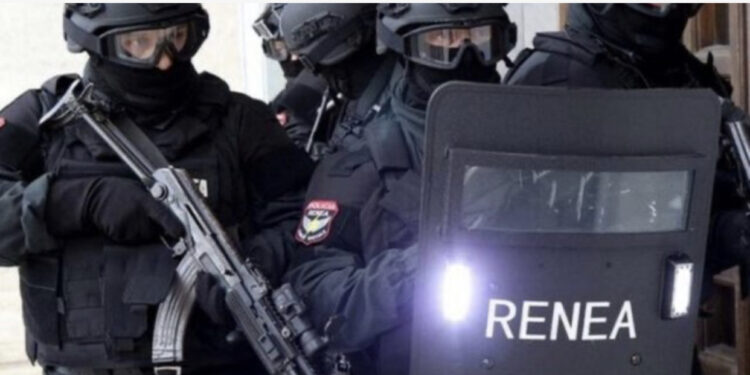 DETAJE/ Kush janë dy të arrestuarit për të cilët u rrethua Vlora?