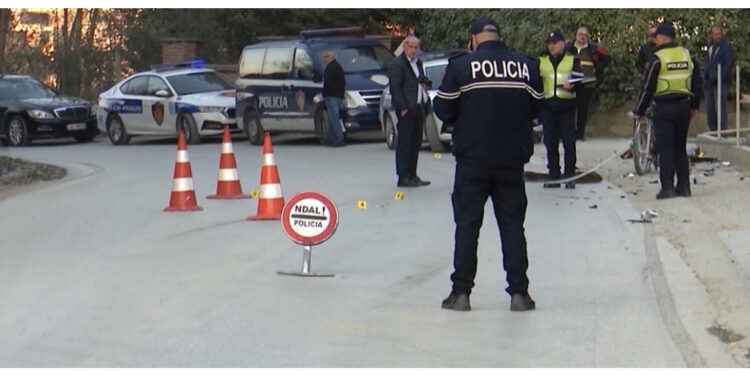 Makina hedh në ajër drejtuesin e motorit! Vdes në vend