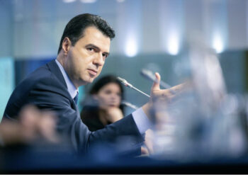 Tre paradokset e Lulzim Bashës