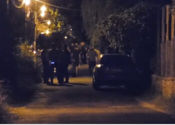 VIDEO/ “Hape rrugën…”! Nisi me fjalë dhe u bitis me plumba, u rritën bashkë, por fqinji e vrau