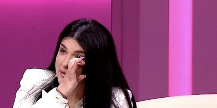 “Njerka më torturonte, mami më braktisi për burrin”, historia e trishtë e “Hirushes” shqiptare: Kjo ishte gruaja që më dha qetësi