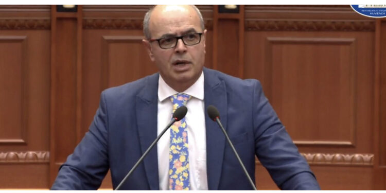 Deputeti i PS: Klanet po bëjnë kërdinë me tendera dhe poste