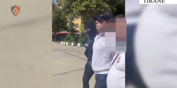 I qetë, me syze e kapele! Si u kap në Tiranë vrasësi i dy vëllezërve për borxhin e vjetër?