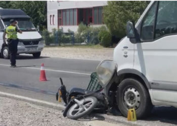 Aksident në Shkodër, makina përplas motorin, plagoset 33-vjeçari