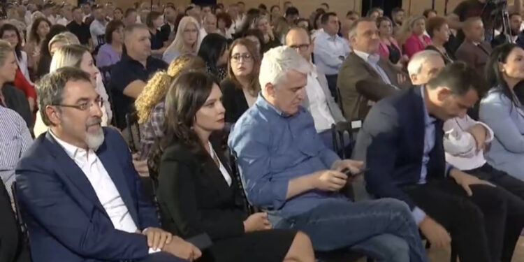 Rama foli 1 orë për SPAK-un, por Ilir Beqja rrinte i qeshur në mes të sallës