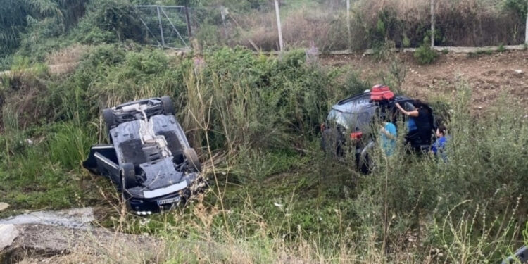 Aksident në Sarandë, mjetet përfundojnë në kanal