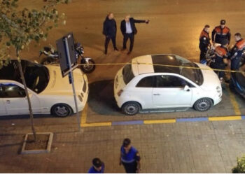 Del VIDEO/ Muzikë, grushte dhe gota kokës në Bllok