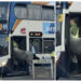 Këto foto po çmendin gjithë Anglinë/ Për ku është nisur?-Kali përpiqet të hipë në autobus