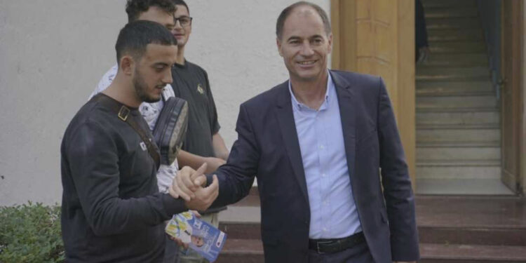 Humbi në Kukës, reagon Emri Vata: Patronazhistët dhe super-ministrat ishin në Kukës me torbën plot me lekë