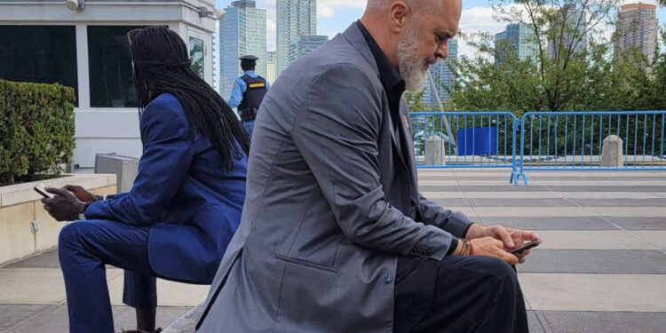 Rama ndan foto nga oborri i OKB në SHBA: Shqipëria drejton sot një nga seancat më të rëndësishme të dekadës në Këshillin e Sigurimit