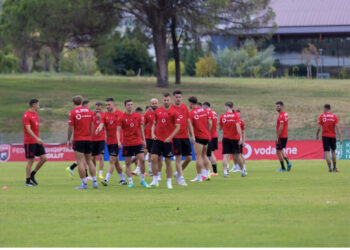 Kombëtarja zhvillon stërvitjen e fundit në shtëpi, të mërkurën Sylvinho niset për në Pragë me “shqiponjat”