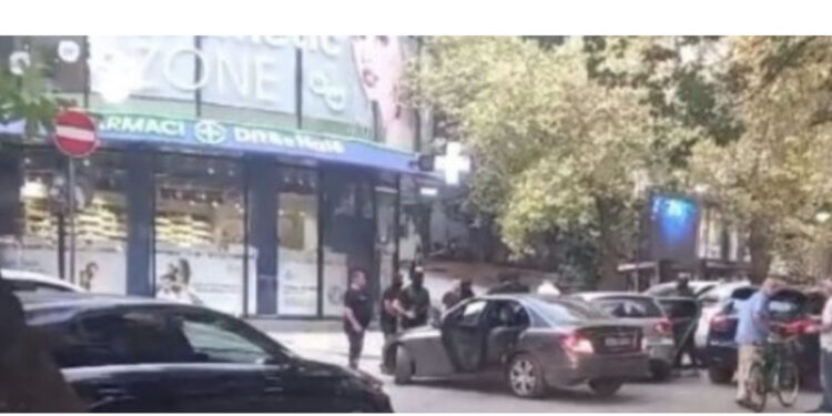 “Duart lart”, policia e rrethon në mes të Tiranës, arrestohet i shpalluri në kërkim