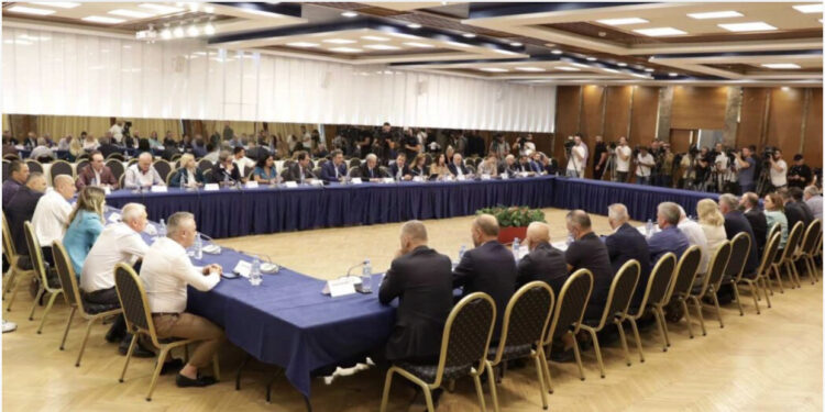 Lindita Nikolla ndryshon mendje, njeh Gazment Bardhin si kryetar grupi të PD, e thërret në konferencën e kryetarëve