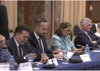 Luli ngel vetëm me deputetët e kunatit/ Aleatët, Gjekmarkaj dhe grupi i Berishës! Gati tryeza e Bardhit për bashkim