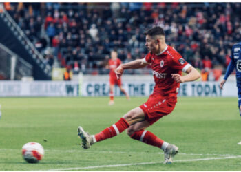 VIDEO/ Të gjithë flasin për Arbnor Mujan! Shikoni disa nga lëvizjet e sulmuesit shqiptar, driblime dhe…