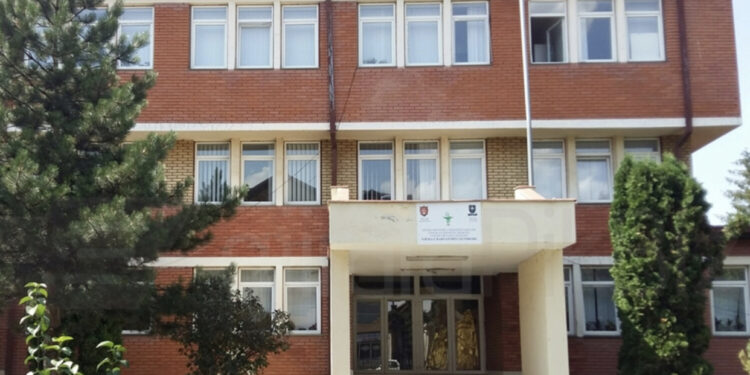 Thellohet tragjedia në familjen shqiptare! Pas gruas, vdes burri