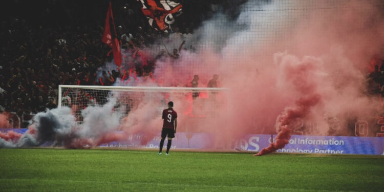 UEFA dënon FSHF-në për ndeshjen ndaj Polonisë, paralajmërim për mbyllje të tribunave në stadium