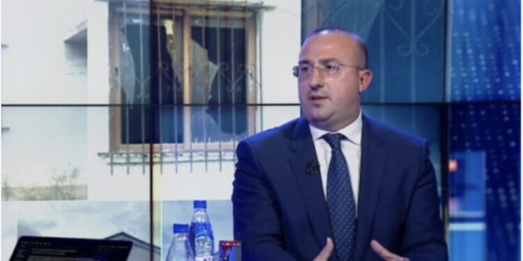 Korreshi: Basha nesër Kuvend shtëpie, me njerëz nga call-centerat e kunatit