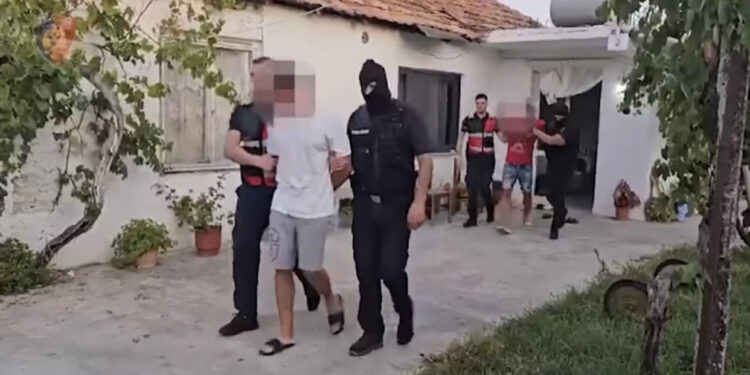 EMRAT/ Kush janë 30 shpërndarësit e drogës që u arrestuan në Durrës