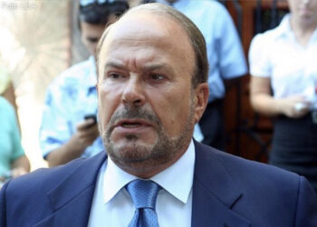 Miku i familjes Nano: Rreziku kaloi, Fatosi është i fortë