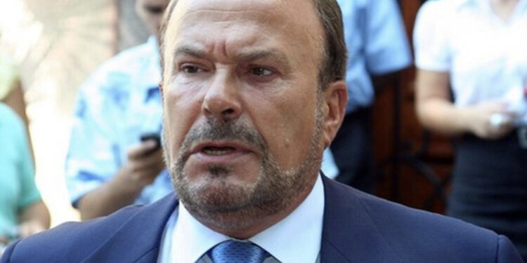 Miku i familjes Nano: Rreziku kaloi, Fatosi është i fortë