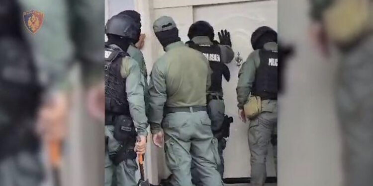 FNSH dhe RENEA rrethojnë shtëpinë! Arrestohet efektivi i policisë