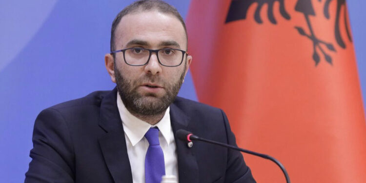 McGonigal pranoi fajësinë, Bardhi: I ka shërbyer Edi Ramës për interesat e tij politikë