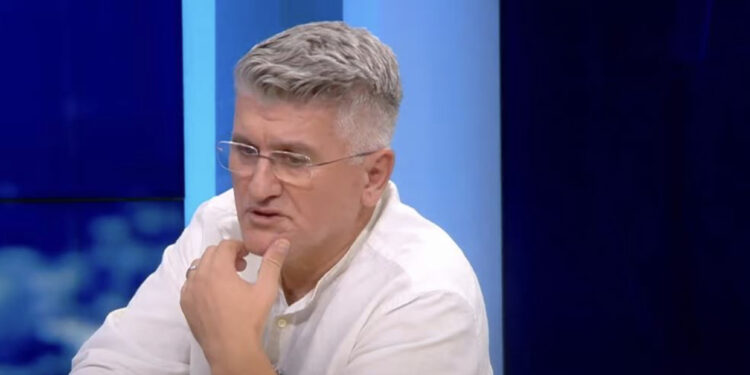 “Vendimi i Bashës mashtrim publik”, Gjekmarkaj: “Përjashtoi” 11 deputetë, por kishin ikur me kohë