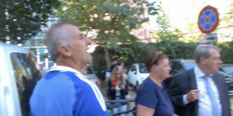 “Beleri është kriminel”! Ky është qytetari që ndoqi ambasadoren greke: Turp të keni!