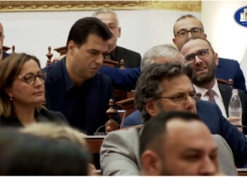 VIDEO-E PLOTË/ Gjithçka që ndodhi mes Bardhit e Bashës! Debat, ironi dhe të qeshura!