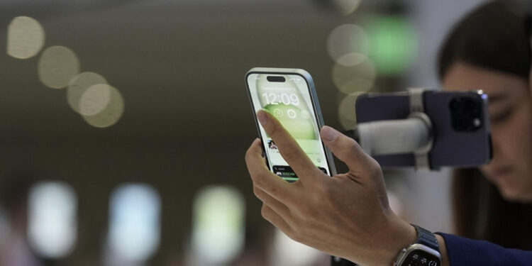 Klientët aspak të kënaqur nga iPhone 15, kjo është arsyeja