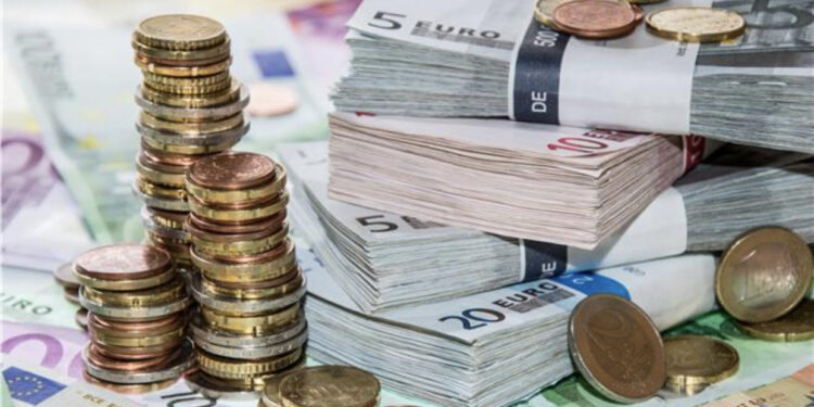 Leku i fortë! Euro e nis javën “gropë”, Dollari ngec tek vija e kuqe!