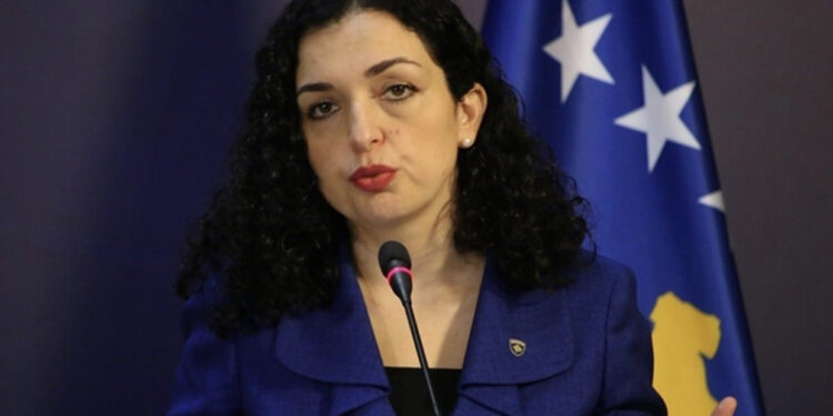 Vjosa Osmani reagon pas deklaratës së Macron për vizat: Gabim në përkthim