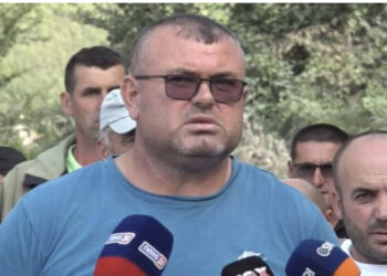 “Duam rrugë”! Protestë në Zall Herr: Ujin e mori Xhemal Qefalia, e çoi në Dajt