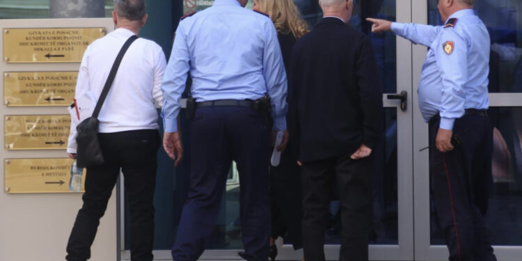 Këshilla për vëllanë biznesmen: Futu me këmbën e djathtë në gjykatë