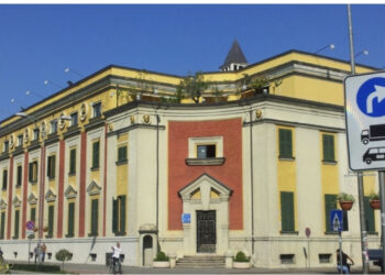 Gati ligji i ri/ Kryetarët e bashkive në “dorë” të Prefektit 