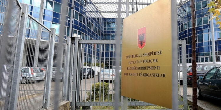 EMRAT/ Abuzuan me tenderat, 10 zyrtarëve u hiqet e drejta për të ushtruar funksione publike