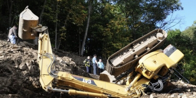 Po hapte rrugën! Ekskavatori bie në greminë, vdes drejtuesi në Shkodër