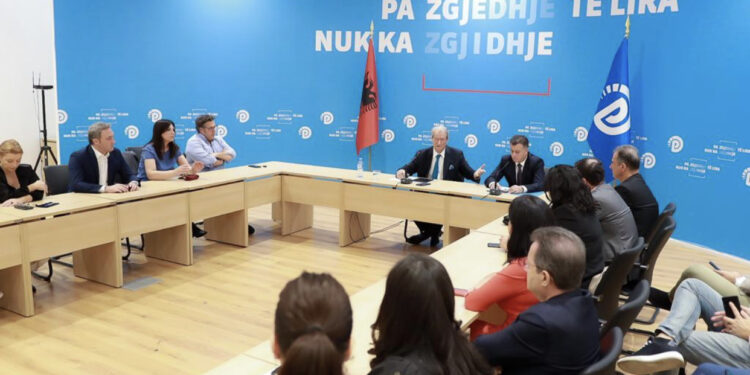 “Të shpërndahemi në mbarë vendin”, Berisha: Opozita nuk do ndalet kurrë, kjo situatë kërkon përgjigje