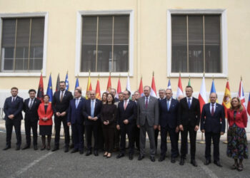 Ministri serb bojkoton foton familjare në Tiranë