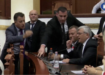 Noka “sulet” drejt socialistëve! PS dorëzohet dhe mbyll Parlamentin