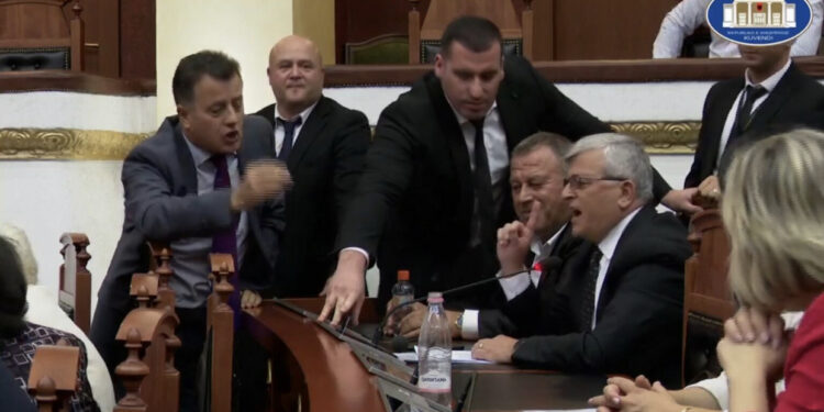 Noka “sulet” drejt socialistëve! PS dorëzohet dhe mbyll Parlamentin