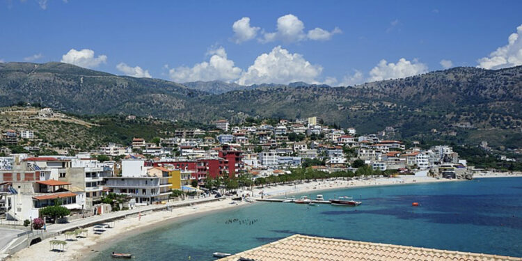 “Tokë e xanum” në Himarë! Vëllai me motrën marrin 2.7 mln € tokë me letra false