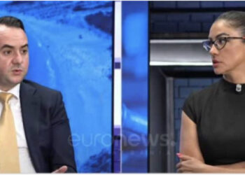 VIDEO/ Gazetarja Anduena Llabani i jep live lajmin Klevis Balliut: Ka një listë të re, do shpallesh non-grata!