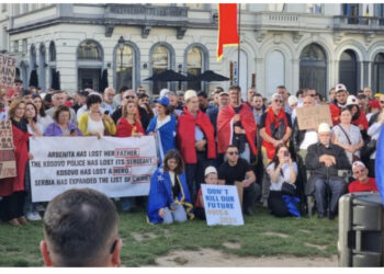 FOTO/ Sulmi në veri, shqiptarët protestë para Parlamentit Europian: S’ka qetësi pa drejtësi!